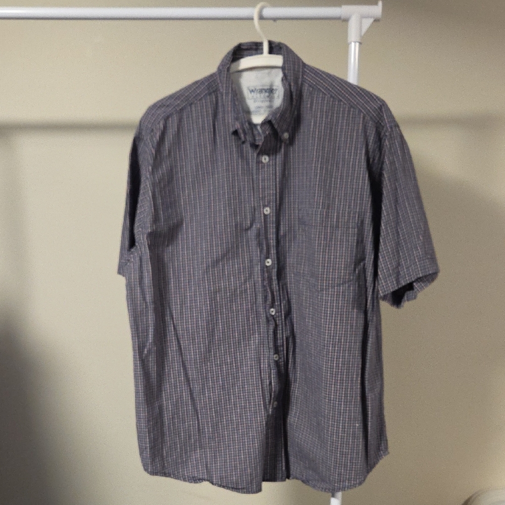 Wrangler Men's Blue Checkered Button Down Shirt